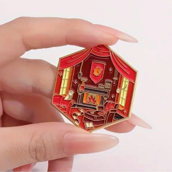 Warner Bros. Jewelry - Pin Gryffindor Common Room Hogwarts House Harry Potter Witch Wizard Lion